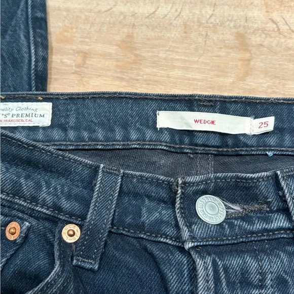 Levi's Women’s Wedgie Jeans - Size 25 - Picture 4 of 5